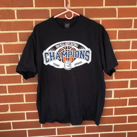 2004 UConn Huskies NCAA basketball championship shirt - Picture 1 of 4